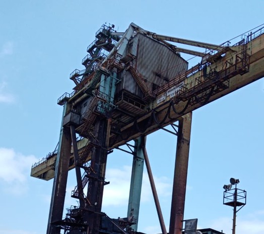 Taller de maquinado CNC en operación